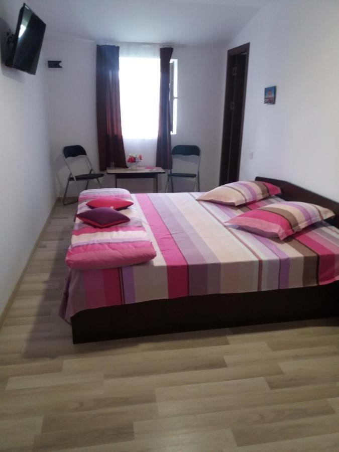 Casa Ariana Hotel Curtea De Arges Ngoại thất bức ảnh