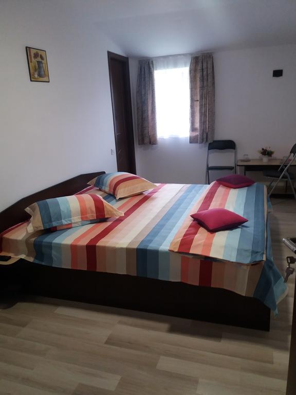 Casa Ariana Hotel Curtea De Arges Ngoại thất bức ảnh